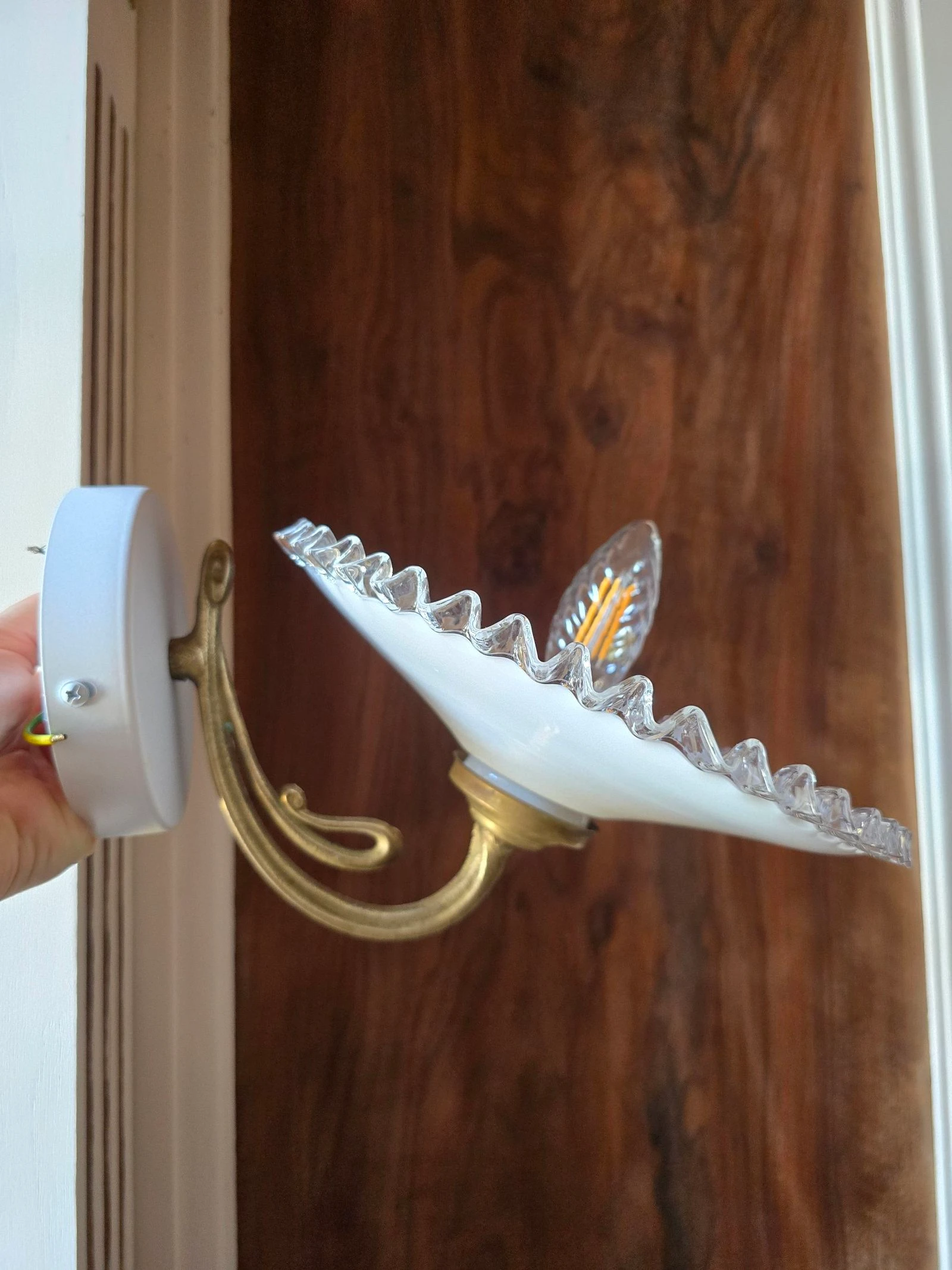 Pair of brass and opaline glass wall sconces bordered with wavy glass – photo 2